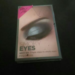 Smokey eyes eyeshadow